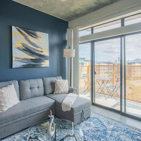 Striking 2Bd - Cdt- Gym, Pool, Parking - Sleep8 Apartment Phoenix Exterior photo